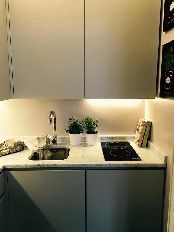 Zebra Rosso Apartment Milan